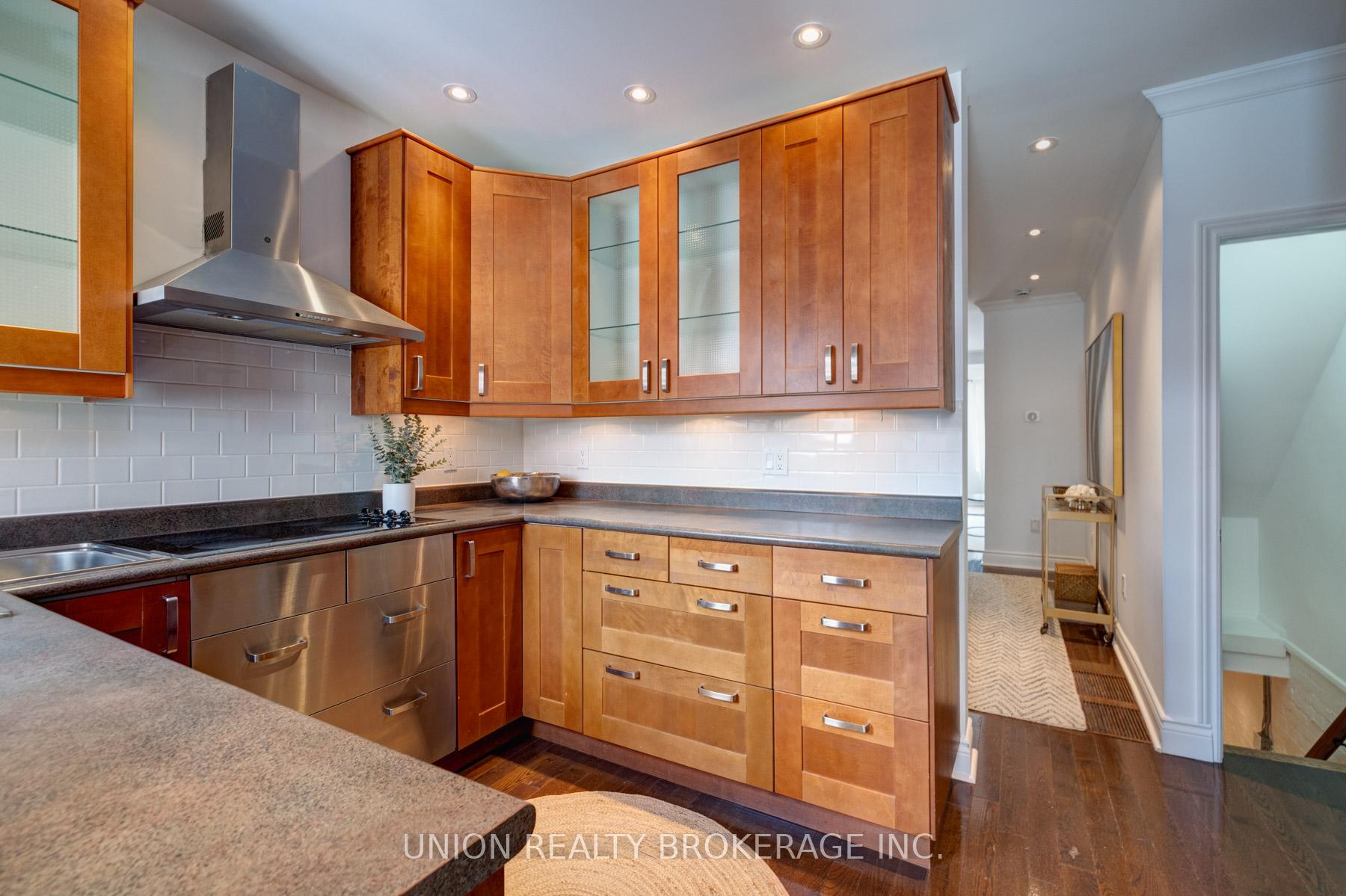 Photo 10 of 25 Kent Road, Toronto, Greenwood-Coxwell — HOMEH