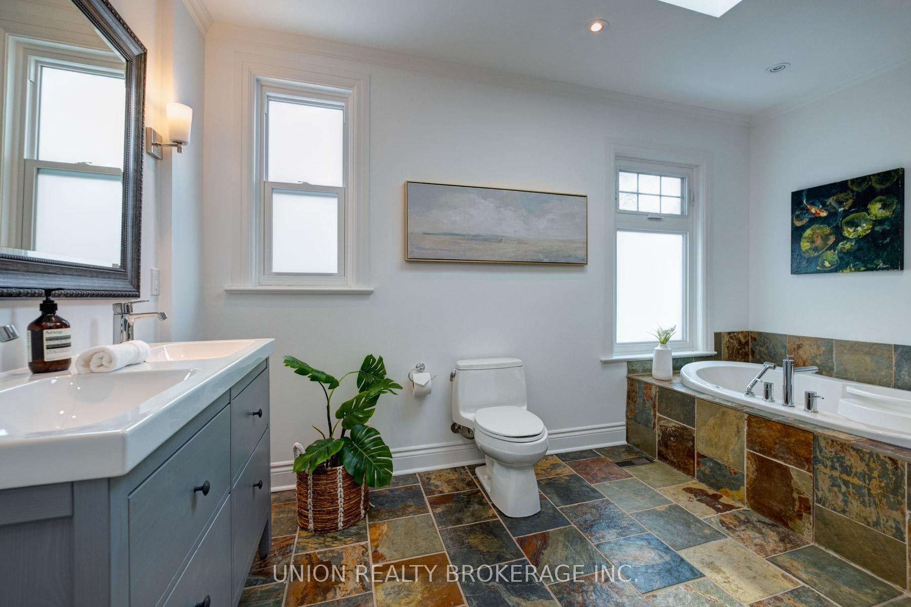 Photo 19 of 25 Kent Road, Toronto, Greenwood-Coxwell — HOMEH