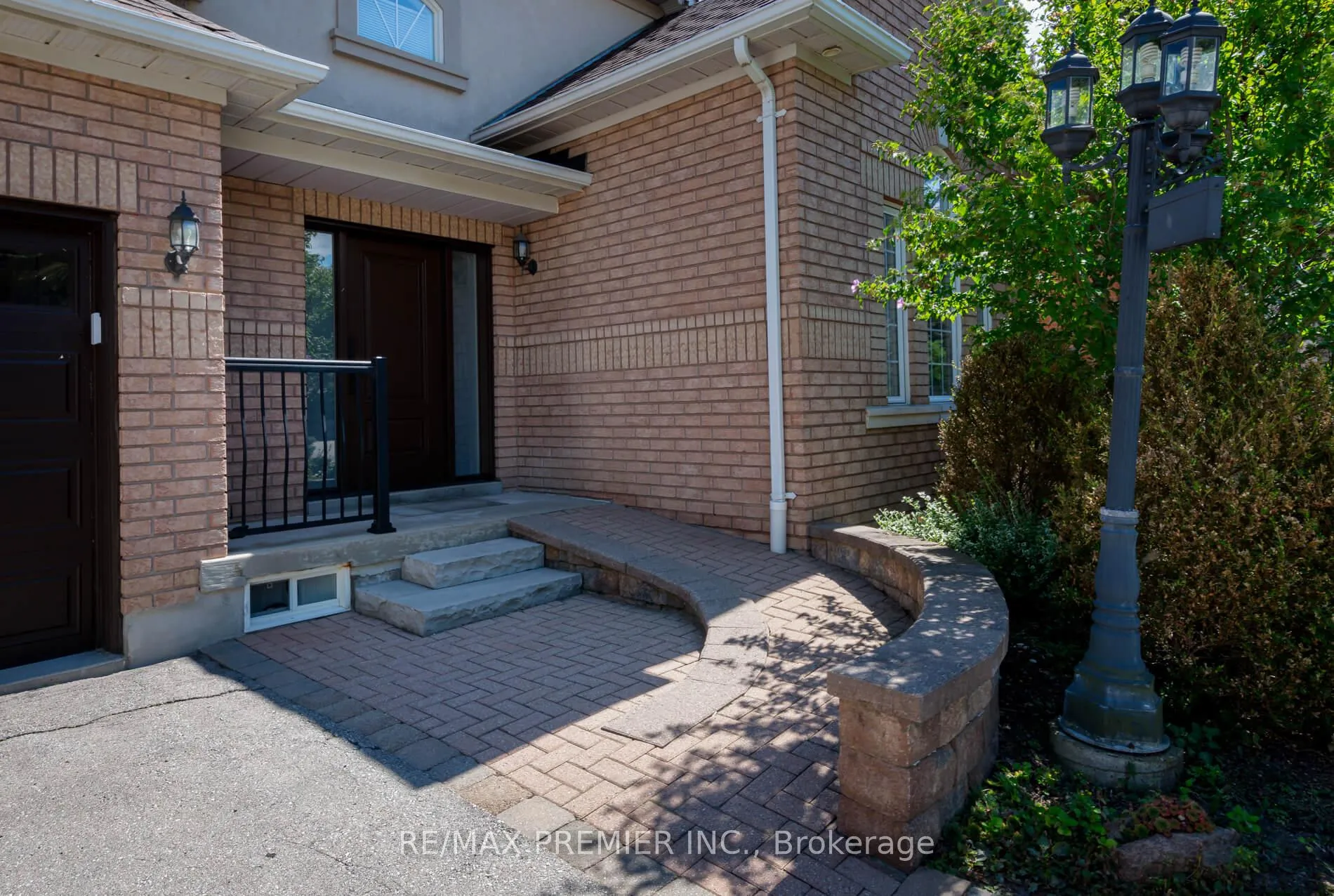 Photo 2 of 36 Toulon Crescent, Vaughan, Vellore Village — HOMEH