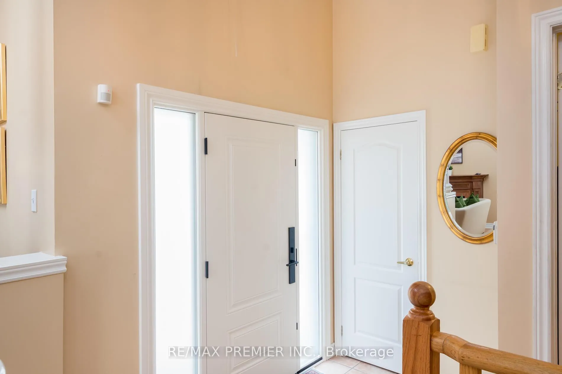 Photo 3 of 36 Toulon Crescent, Vaughan, Vellore Village — HOMEH