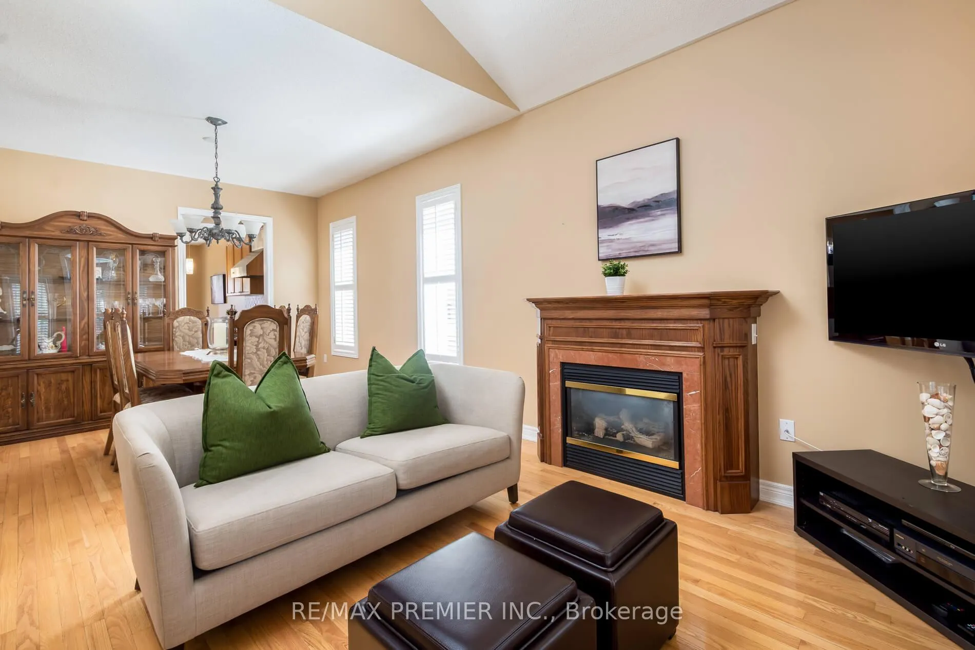 Photo 6 of 36 Toulon Crescent, Vaughan, Vellore Village — HOMEH