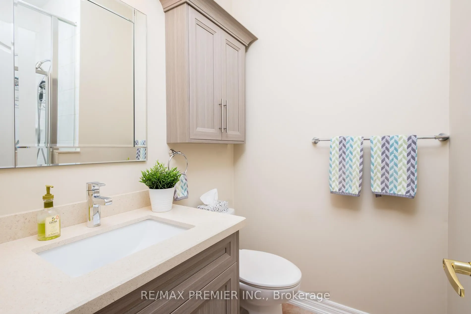 Photo 16 of 36 Toulon Crescent, Vaughan, Vellore Village — HOMEH
