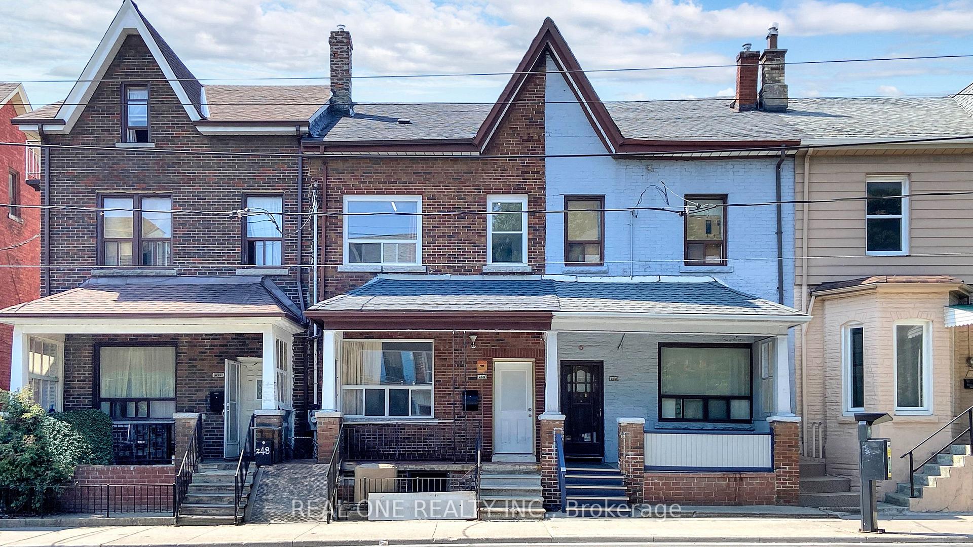 Photo 1 of 250 Bathurst Street, Toronto, Trinity-Bellwoods — HOMEH
