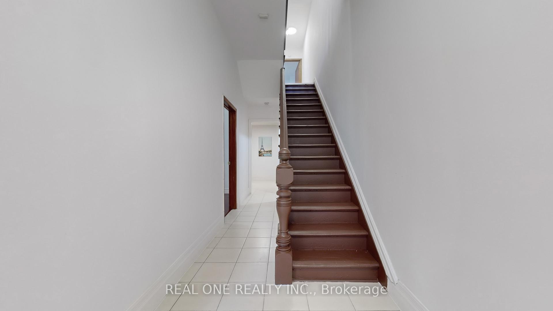 Photo 2 of 250 Bathurst Street, Toronto, Trinity-Bellwoods — HOMEH