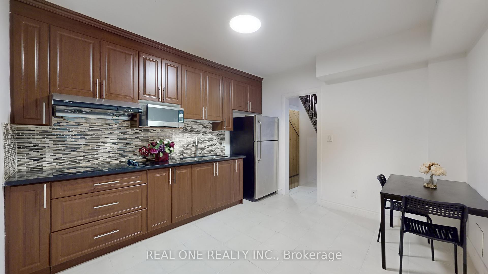 Photo 3 of 250 Bathurst Street, Toronto, Trinity-Bellwoods — HOMEH