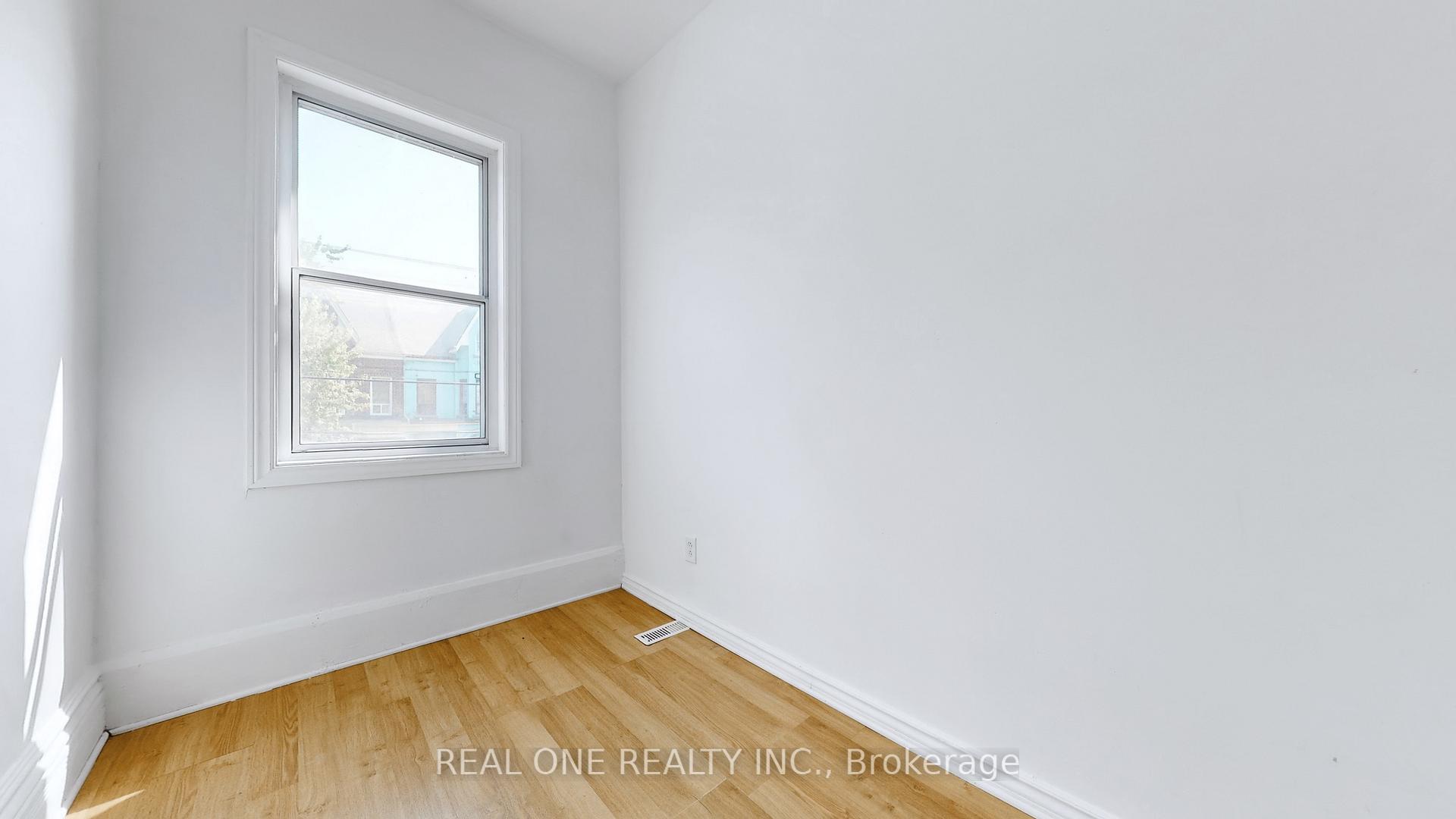 Photo 4 of 250 Bathurst Street, Toronto, Trinity-Bellwoods — HOMEH