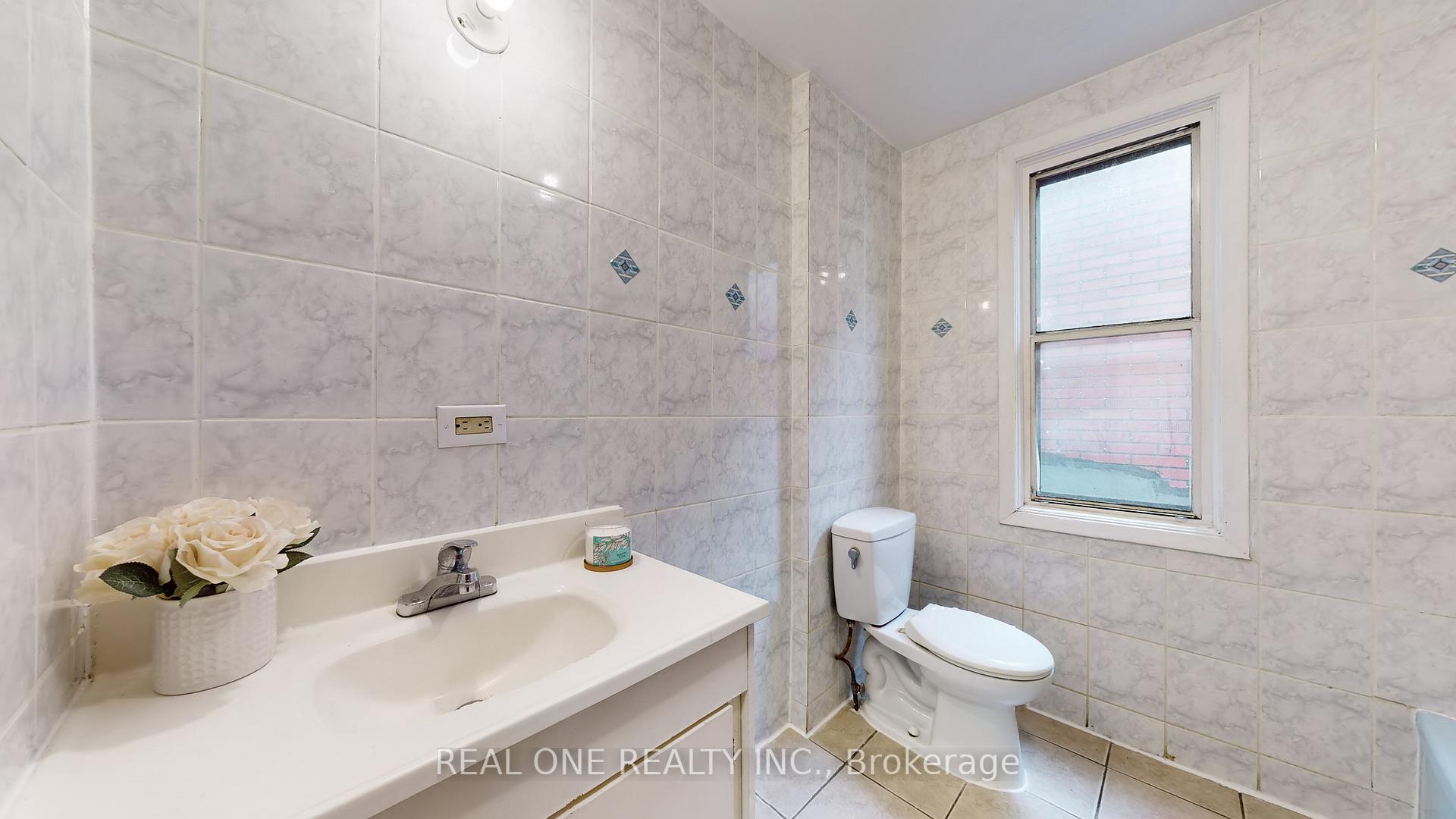 Photo 31 of 250 Bathurst Street, Toronto, Trinity-Bellwoods — HOMEH