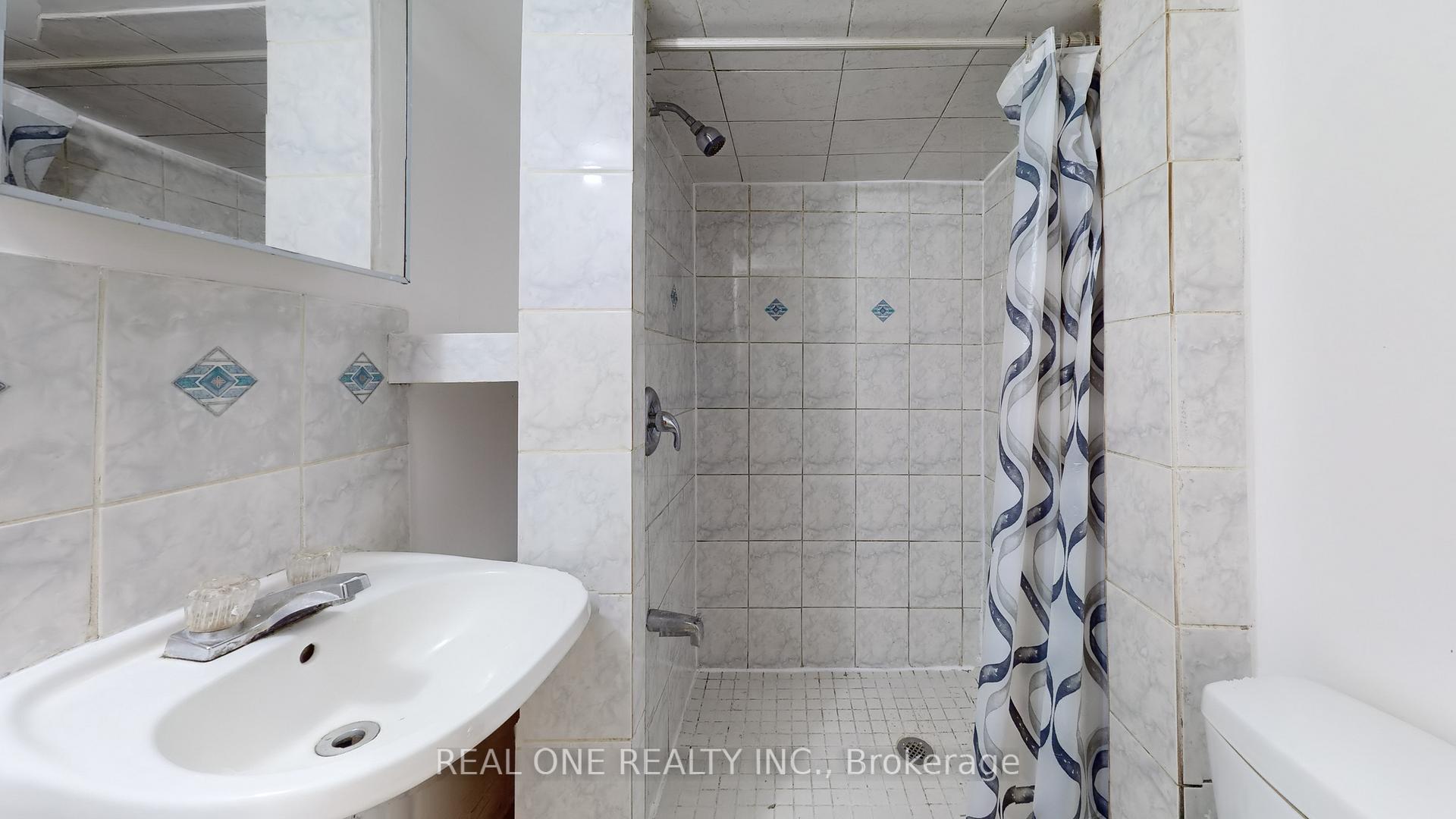 Photo 26 of 250 Bathurst Street, Toronto, Trinity-Bellwoods — HOMEH