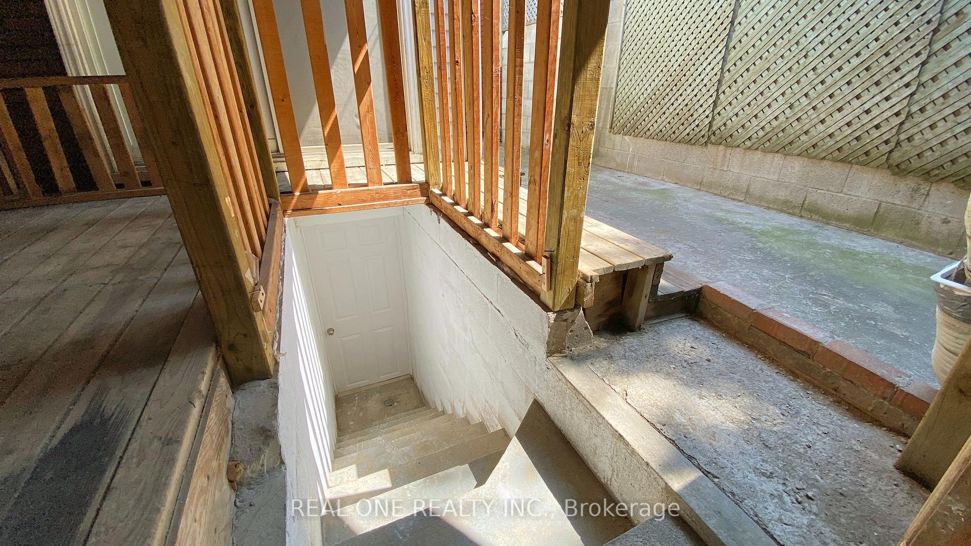 Photo 9 of 250 Bathurst Street, Toronto, Trinity-Bellwoods — HOMEH