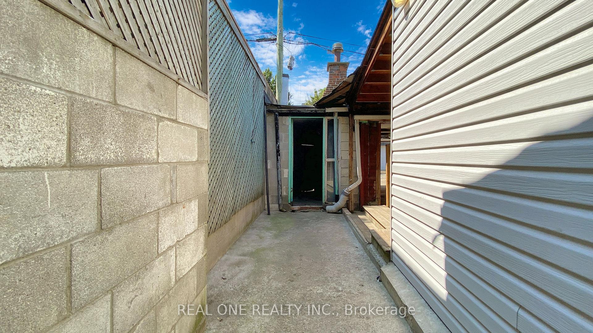 Photo 13 of 250 Bathurst Street, Toronto, Trinity-Bellwoods — HOMEH