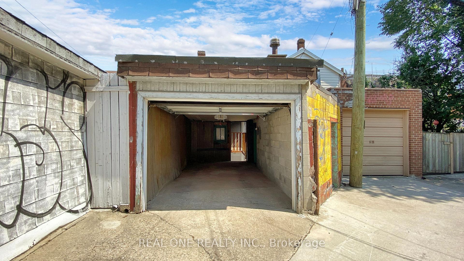 Photo 40 of 250 Bathurst Street, Toronto, Trinity-Bellwoods — HOMEH