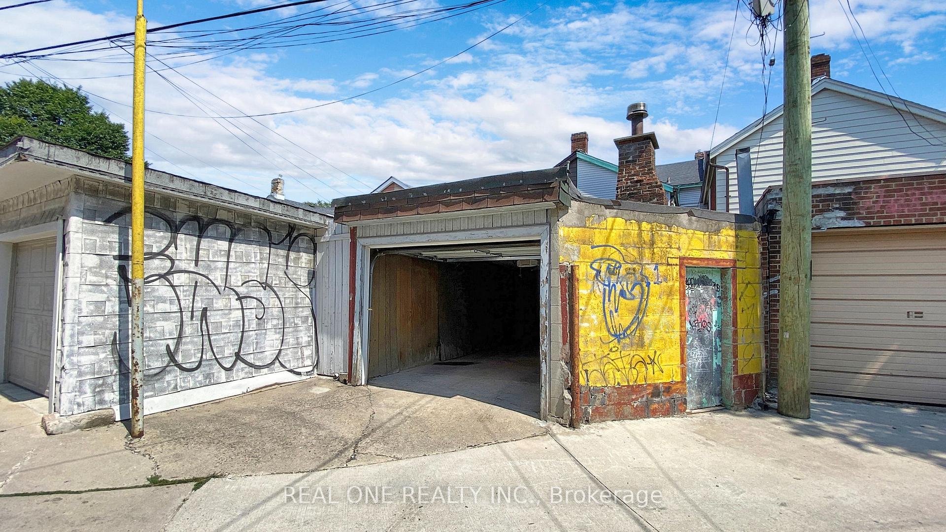 Photo 33 of 250 Bathurst Street, Toronto, Trinity-Bellwoods — HOMEH