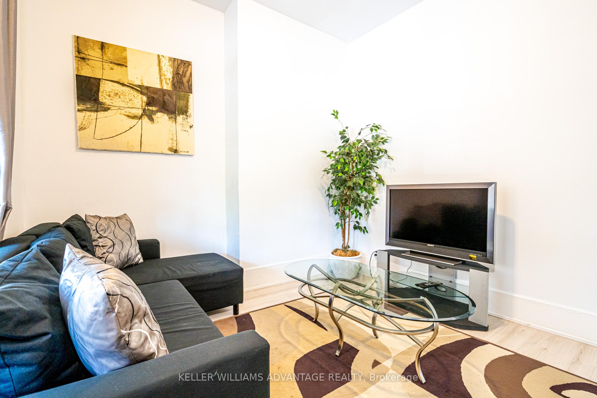 Photo 4 of 107 Kenilworth Avenue, Toronto, The Beaches — HOMEH
