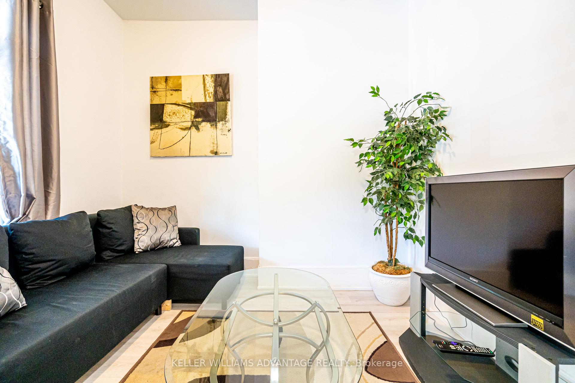 Photo 5 of 107 Kenilworth Avenue, Toronto, The Beaches — HOMEH