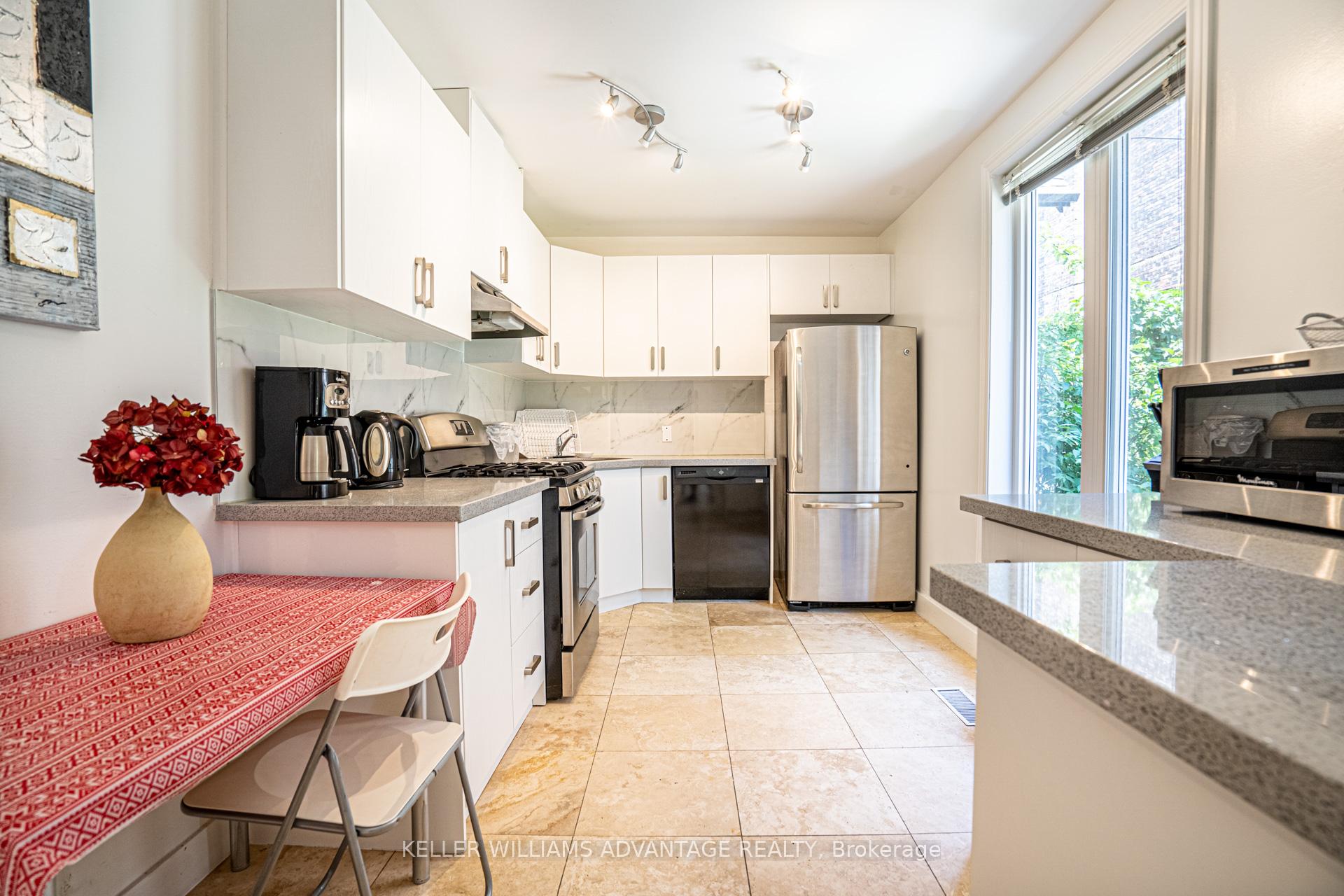 Photo 6 of 107 Kenilworth Avenue, Toronto, The Beaches — HOMEH