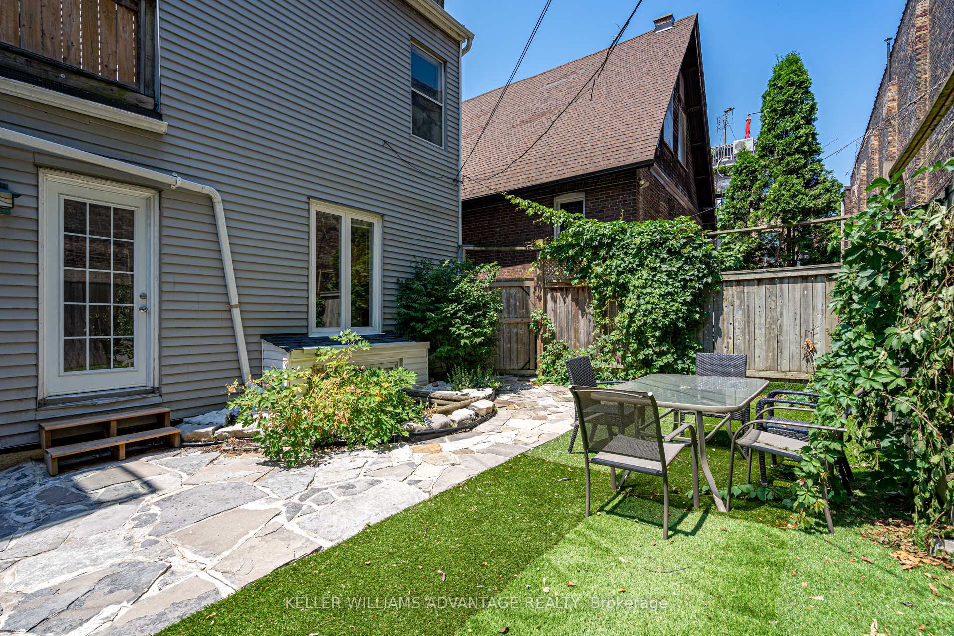 Photo 17 of 107 Kenilworth Avenue, Toronto, The Beaches — HOMEH