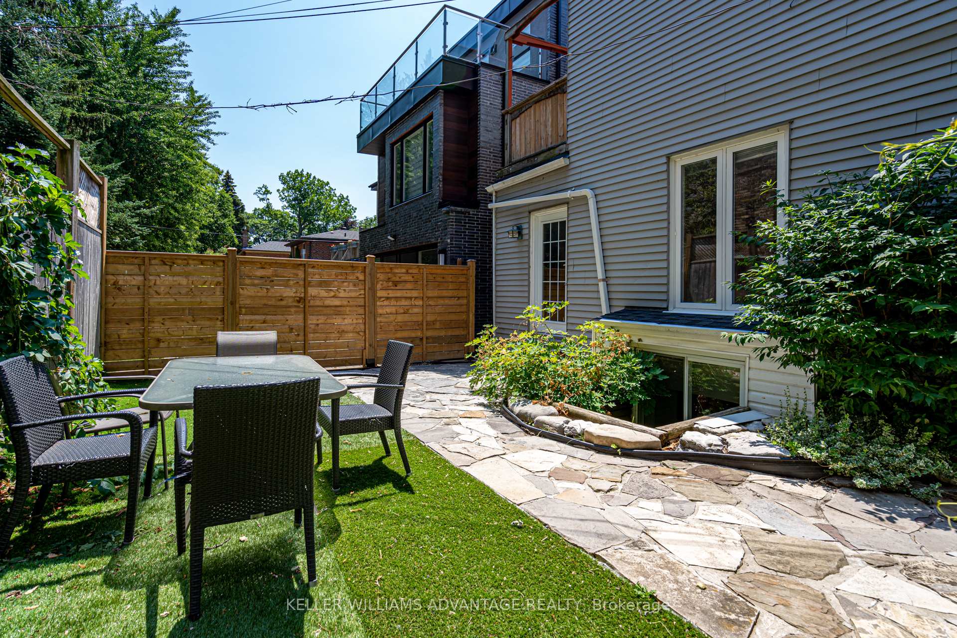 Photo 18 of 107 Kenilworth Avenue, Toronto, The Beaches — HOMEH