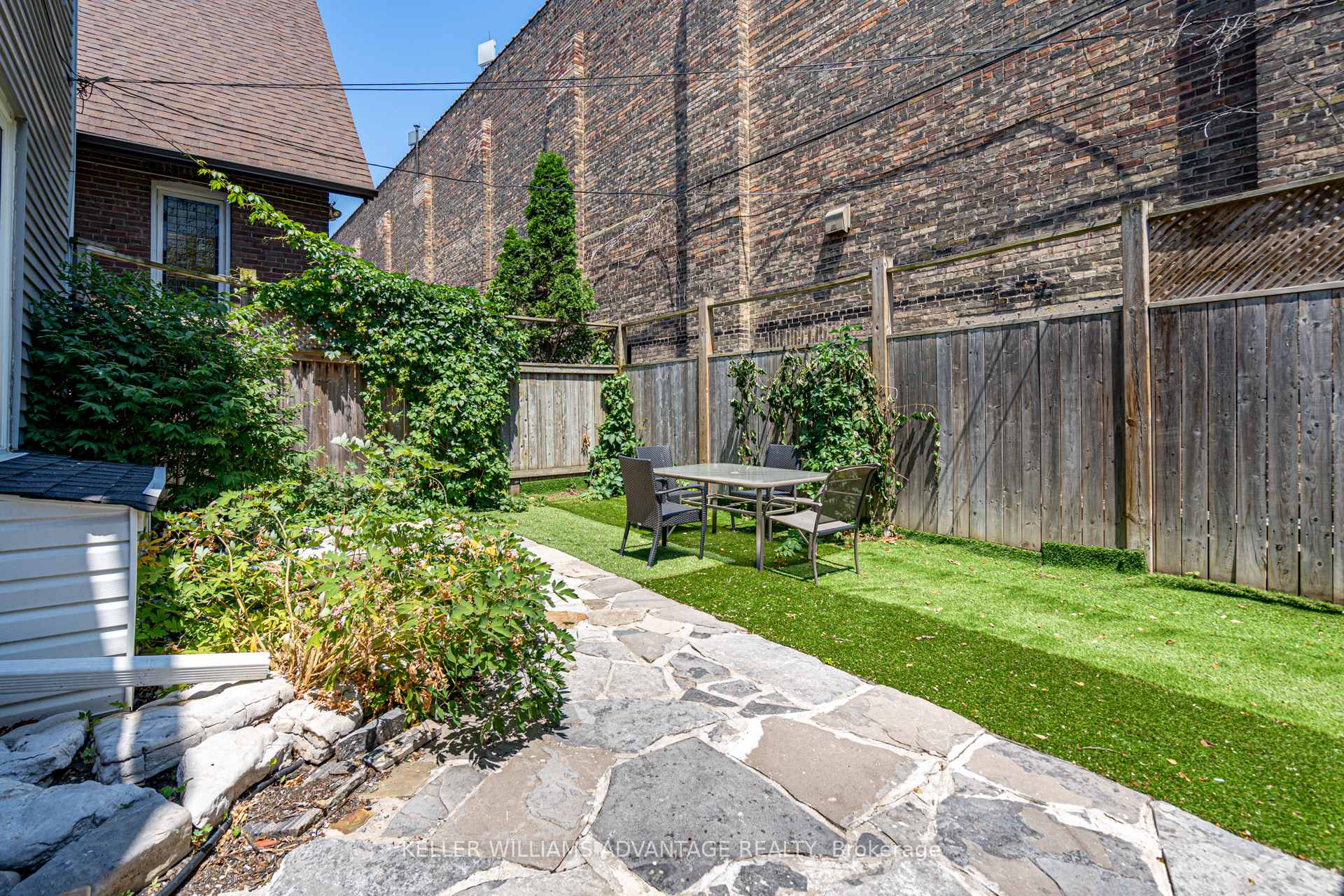 Photo 19 of 107 Kenilworth Avenue, Toronto, The Beaches — HOMEH