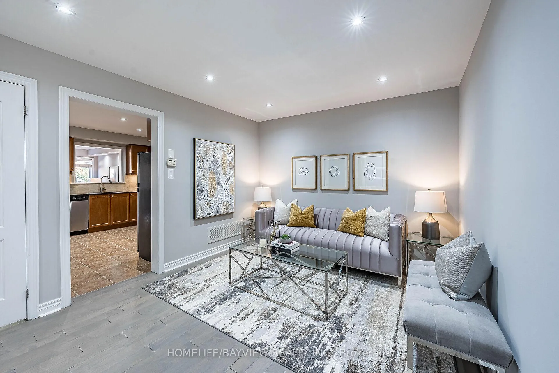 Photo 10 of 61 Four Seasons Crescent, Newmarket, Woodland Hill — HOMEH