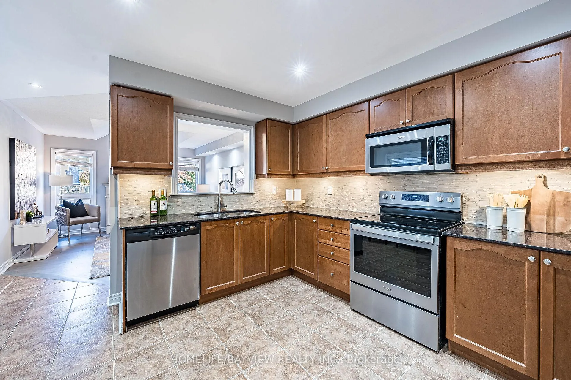 Photo 13 of 61 Four Seasons Crescent, Newmarket, Woodland Hill — HOMEH