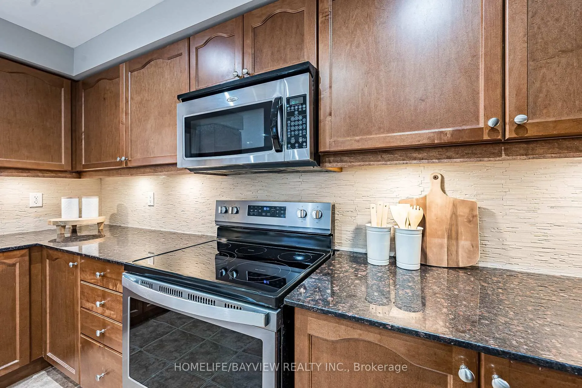 Photo 16 of 61 Four Seasons Crescent, Newmarket, Woodland Hill — HOMEH