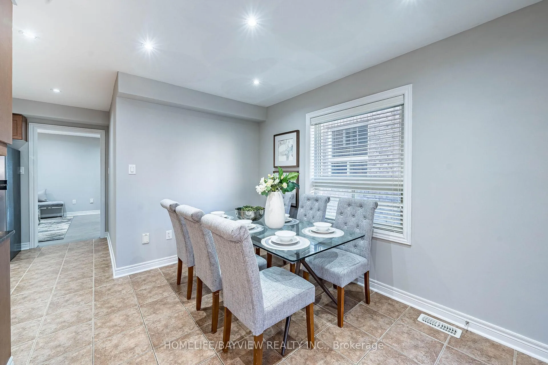Photo 19 of 61 Four Seasons Crescent, Newmarket, Woodland Hill — HOMEH