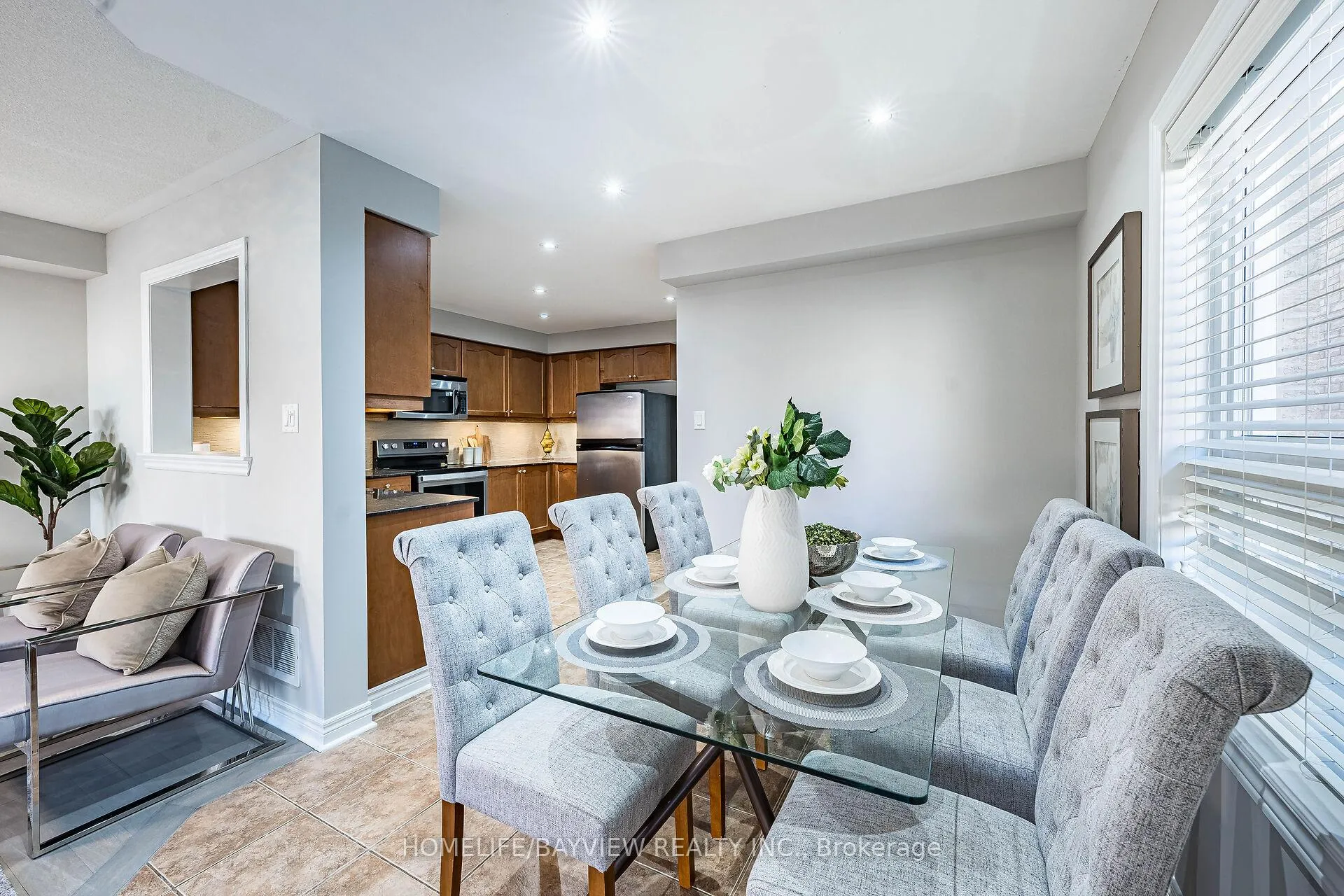 Photo 20 of 61 Four Seasons Crescent, Newmarket, Woodland Hill — HOMEH