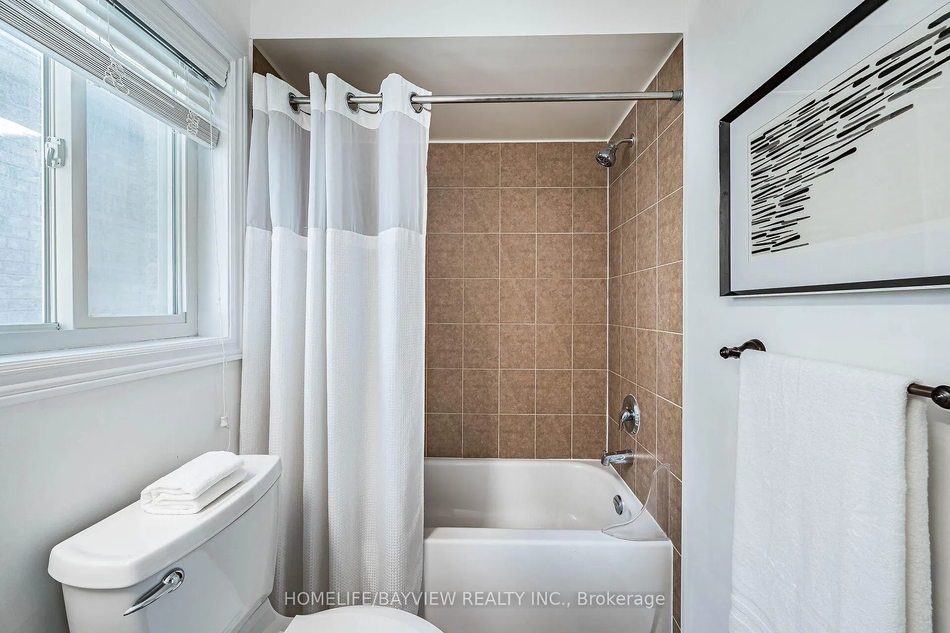 Photo 40 of 61 Four Seasons Crescent, Newmarket, Woodland Hill — HOMEH