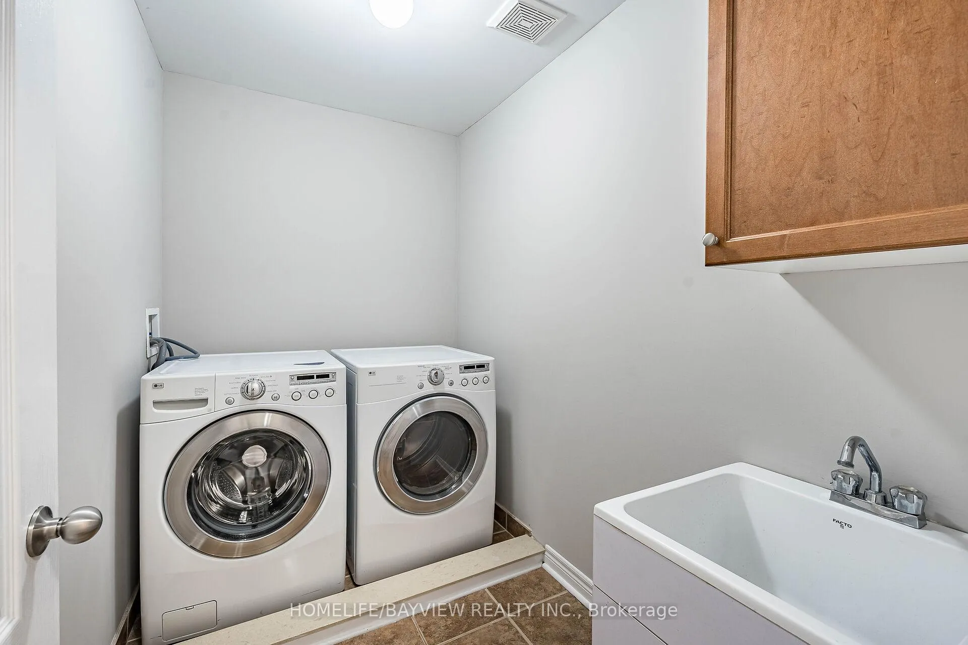 Photo 41 of 61 Four Seasons Crescent, Newmarket, Woodland Hill — HOMEH