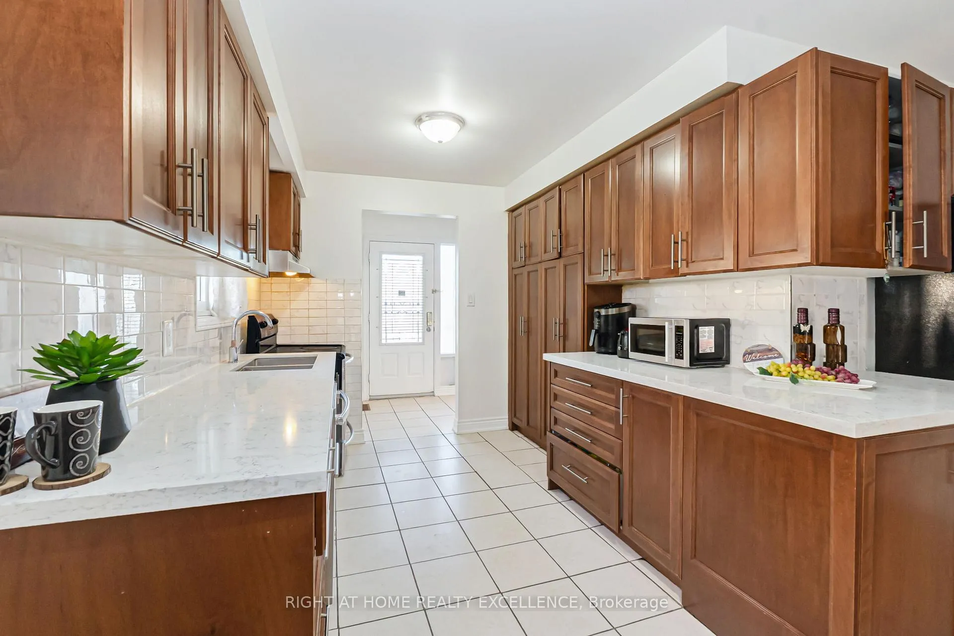 Photo 14 of 153 Bruce Beer Drive, Brampton, Madoc — HOMEH