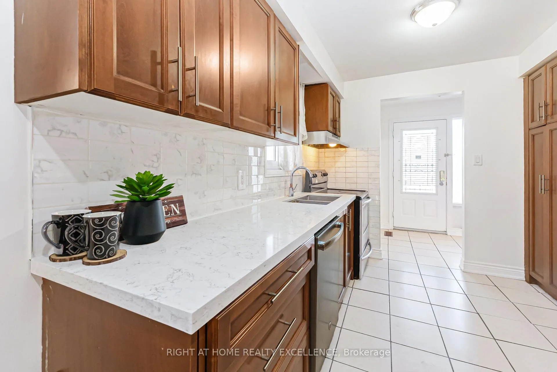 Photo 15 of 153 Bruce Beer Drive, Brampton, Madoc — HOMEH