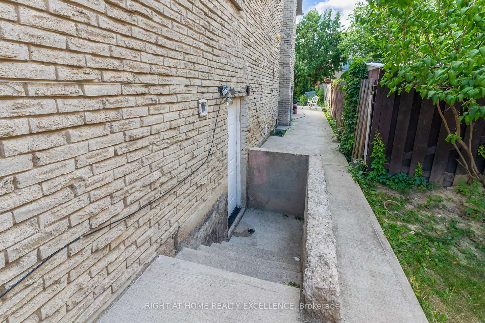 Photo 34 of 153 Bruce Beer Drive, Brampton, Madoc — HOMEH