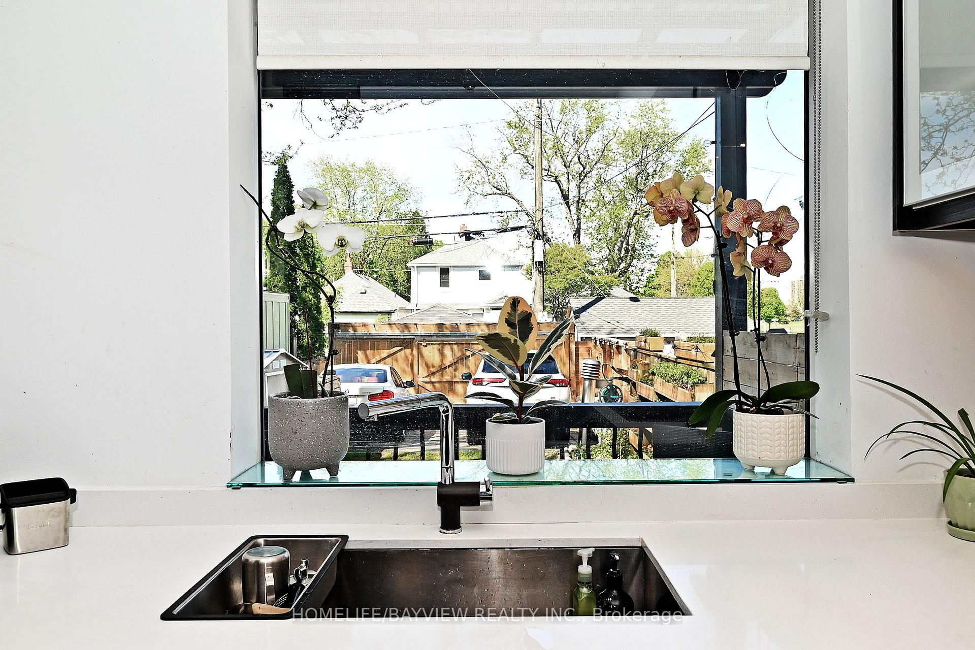 Photo 17 of 22 Bryant Avenue, Toronto, Crescent Town — HOMEH