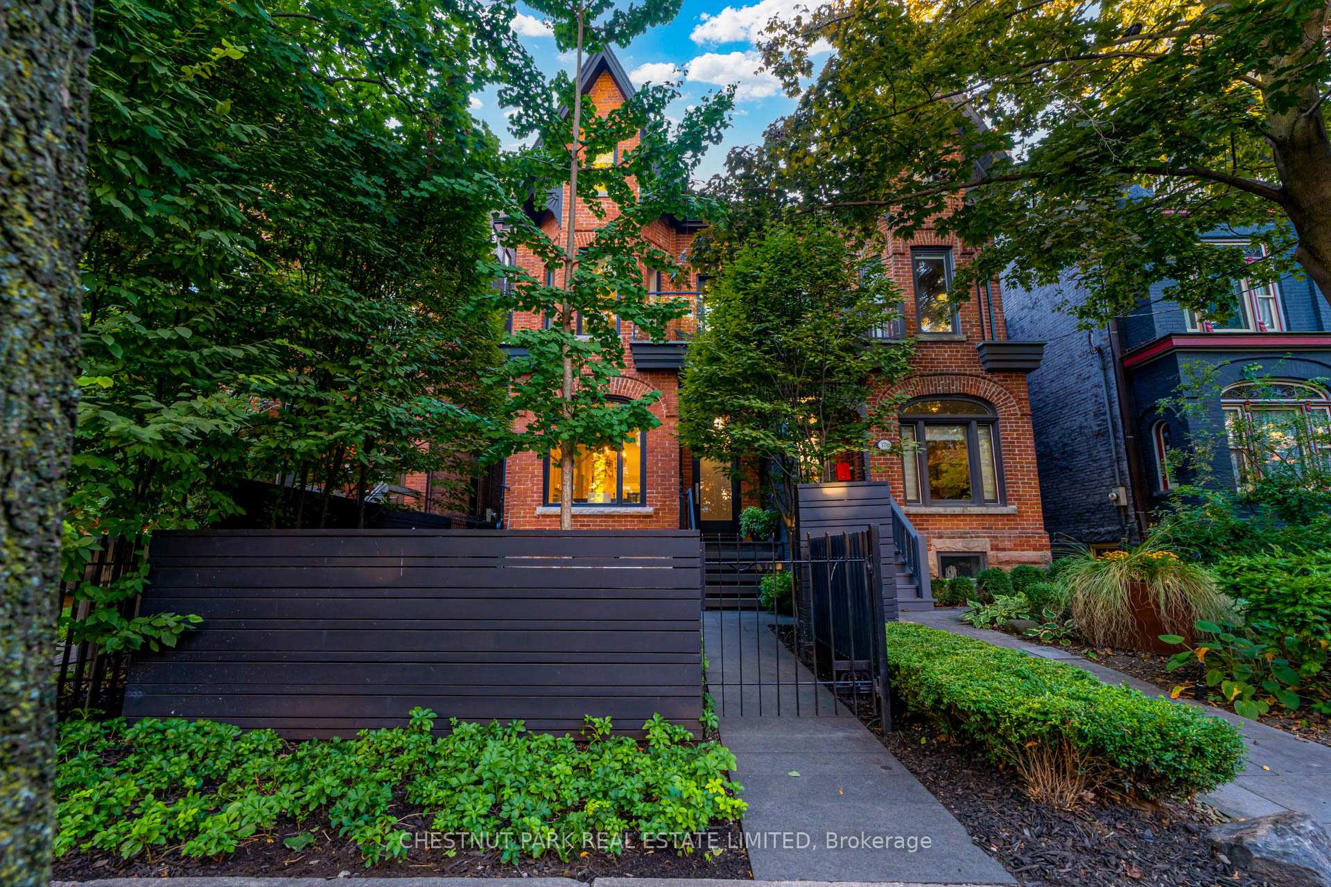 Photo 2 of 368 Markham Street, Toronto, Palmerston-Little Italy — HOMEH
