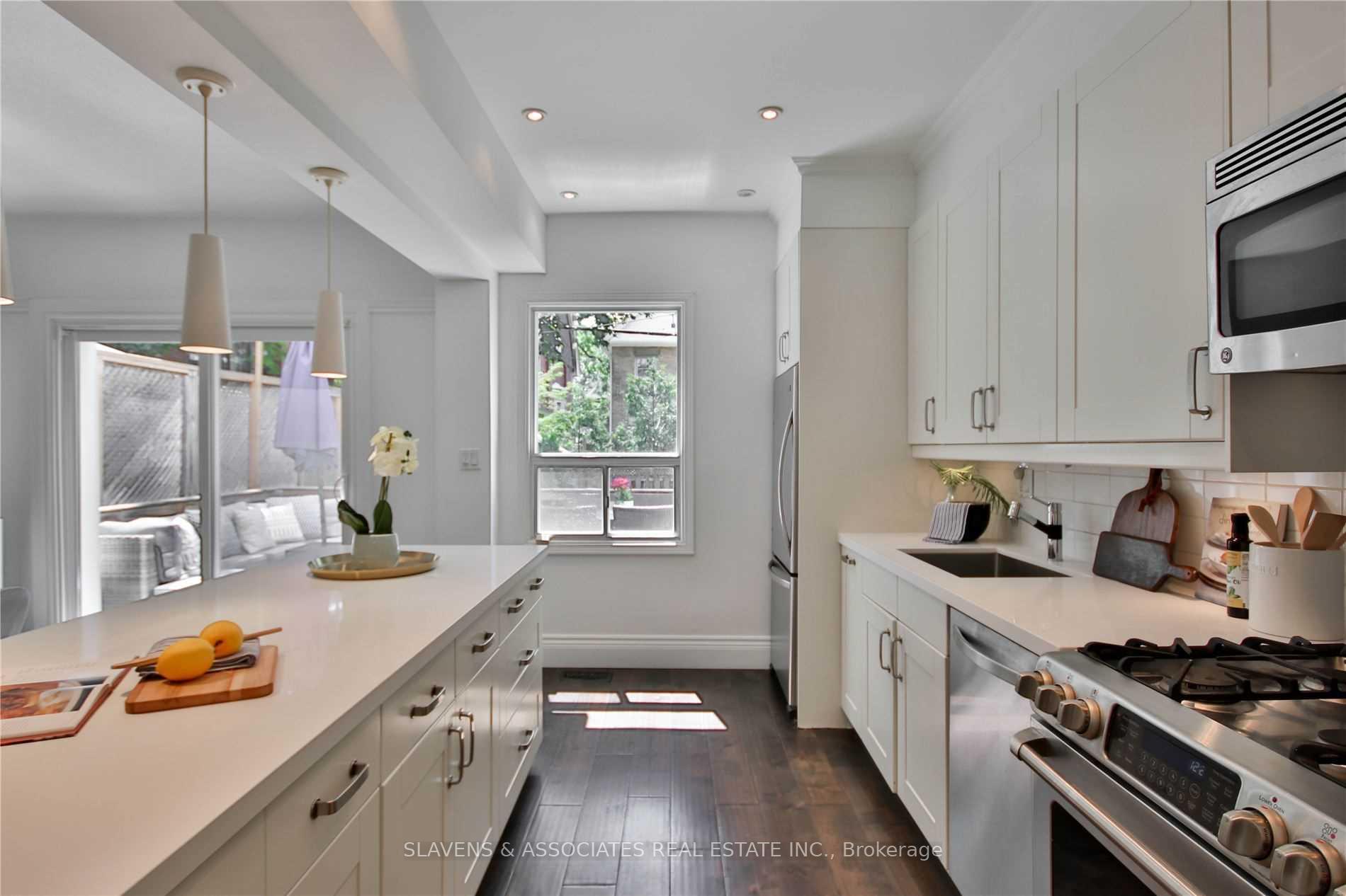 Photo 13 of 21 Dearbourne Avenue, Toronto, North Riverdale — HOMEH