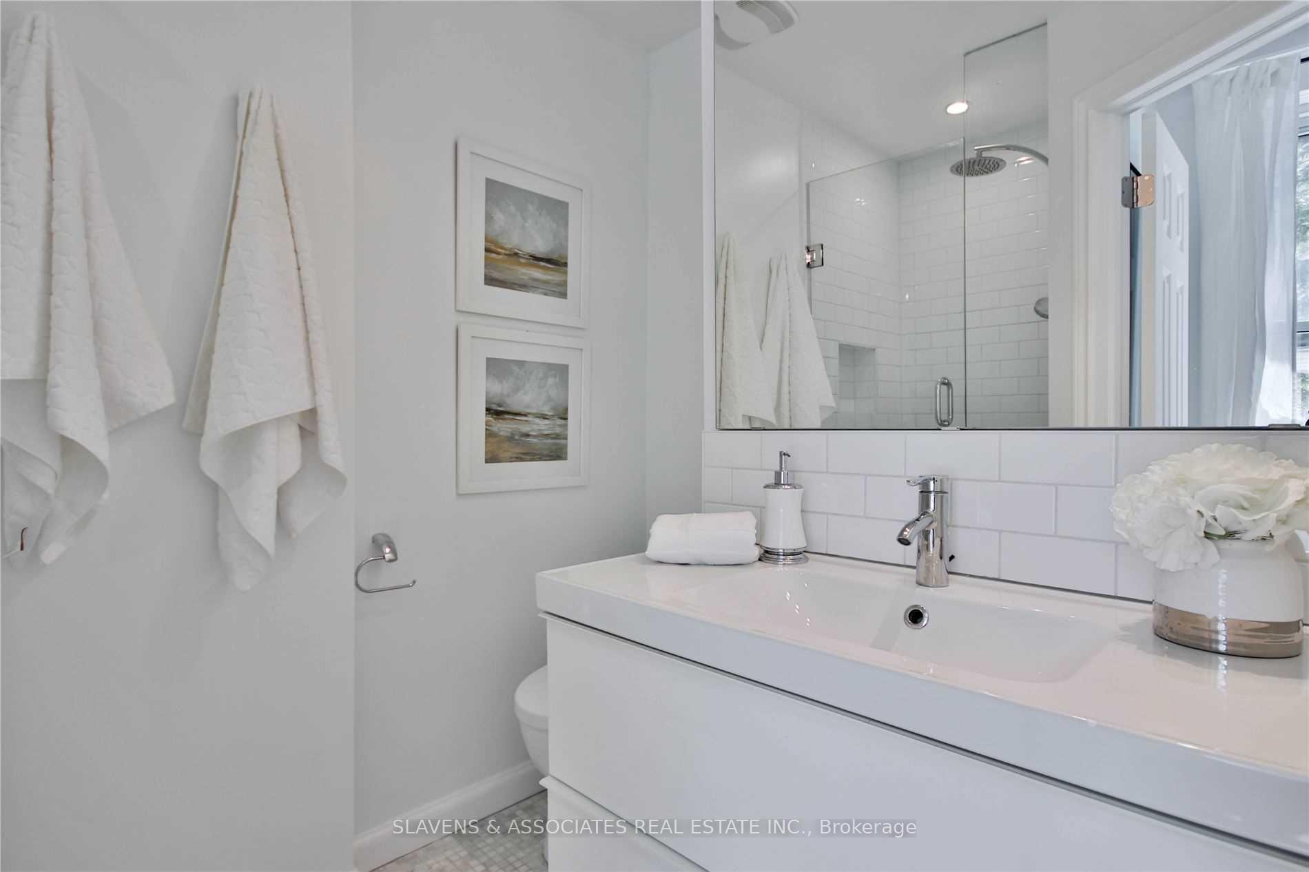 Photo 17 of 21 Dearbourne Avenue, Toronto, North Riverdale — HOMEH