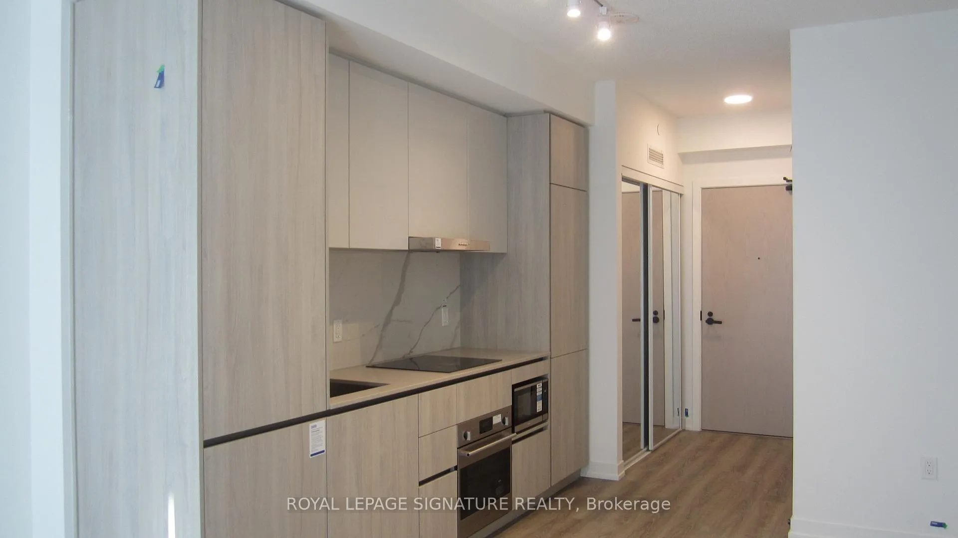 Photo 3 of Unit 4710, 8 Interchange Way, Vaughan, Vaughan Corporate Centre — HOMEH
