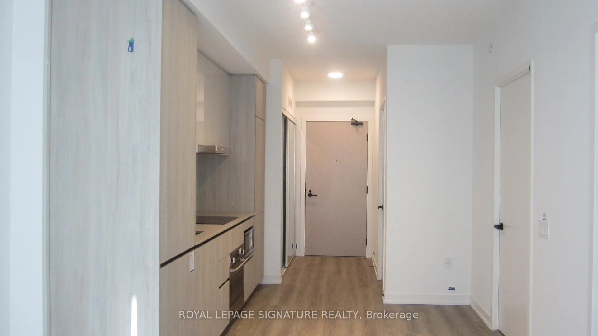 Photo 4 of Unit 4710, 8 Interchange Way, Vaughan, Vaughan Corporate Centre — HOMEH
