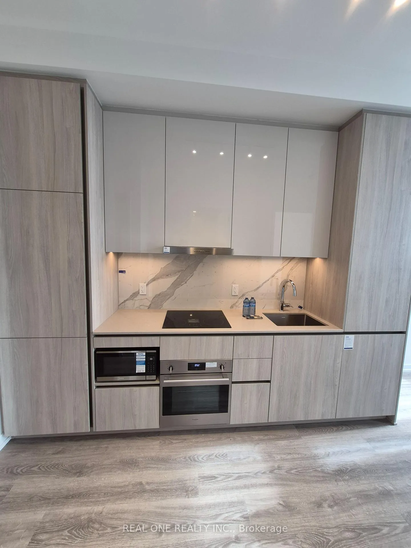 Photo 2 of Unit 617 C Tower, 8 Interchange Way, Vaughan, Vaughan Corporate Centre — HOMEH