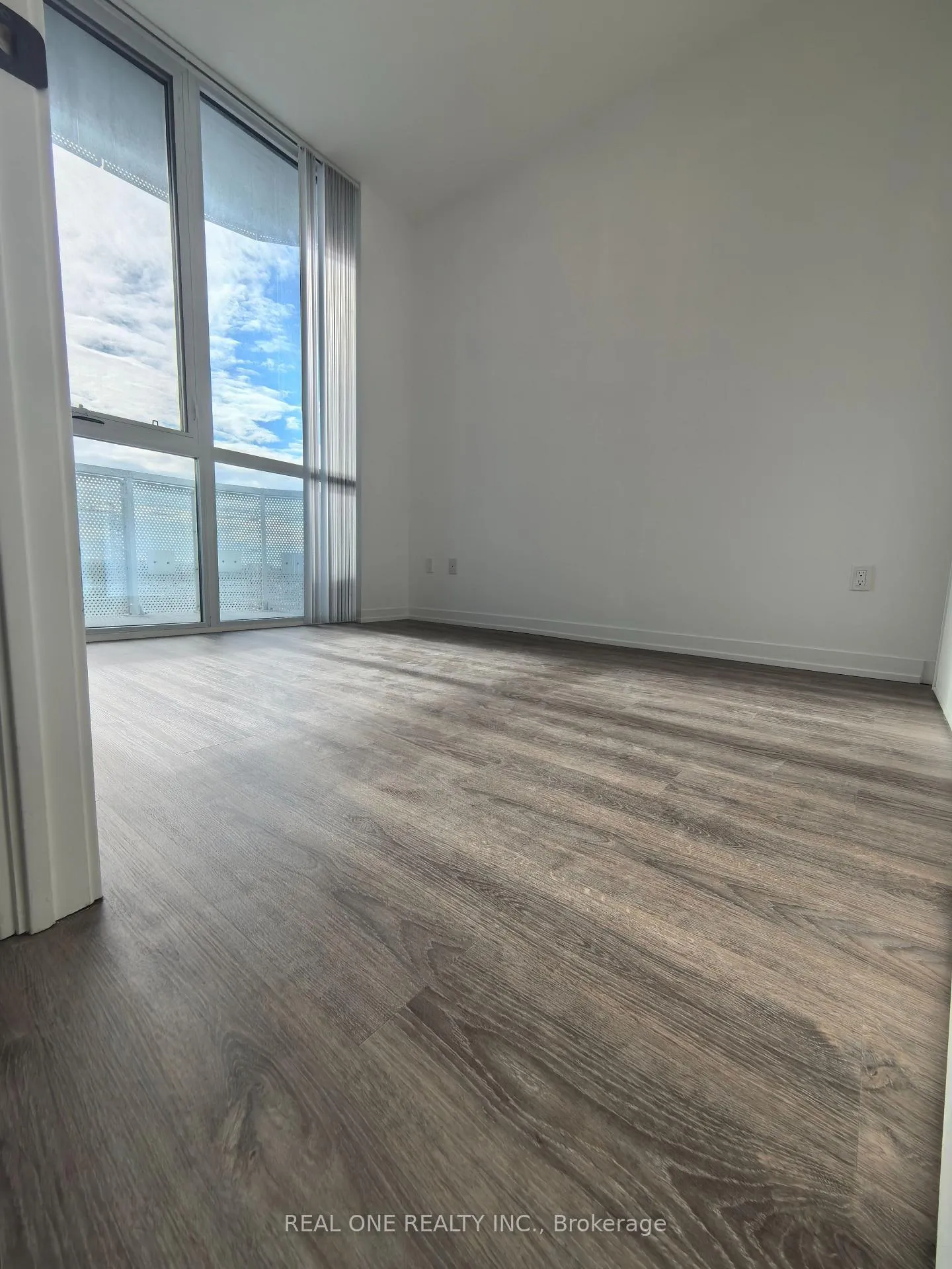Photo 6 of Unit 617 C Tower, 8 Interchange Way, Vaughan, Vaughan Corporate Centre — HOMEH