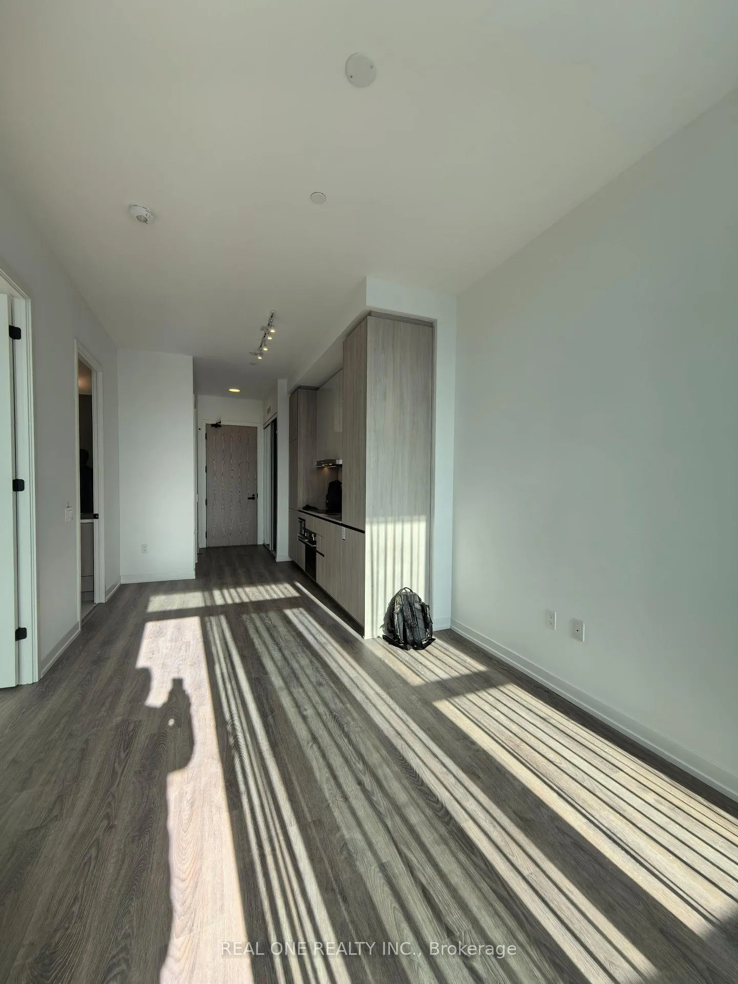 Photo 8 of Unit 617 C Tower, 8 Interchange Way, Vaughan, Vaughan Corporate Centre — HOMEH