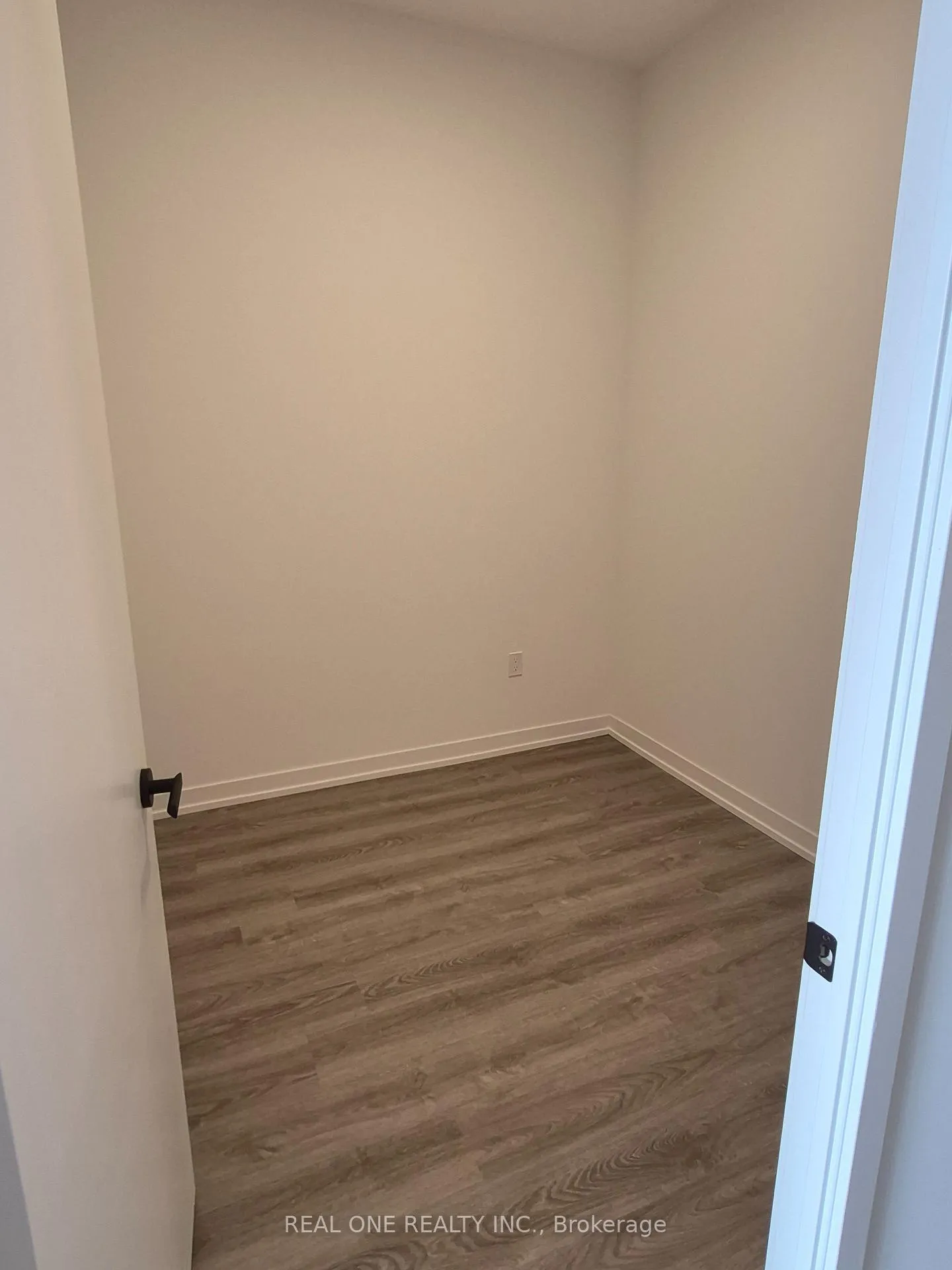 Photo 9 of Unit 617 C Tower, 8 Interchange Way, Vaughan, Vaughan Corporate Centre — HOMEH