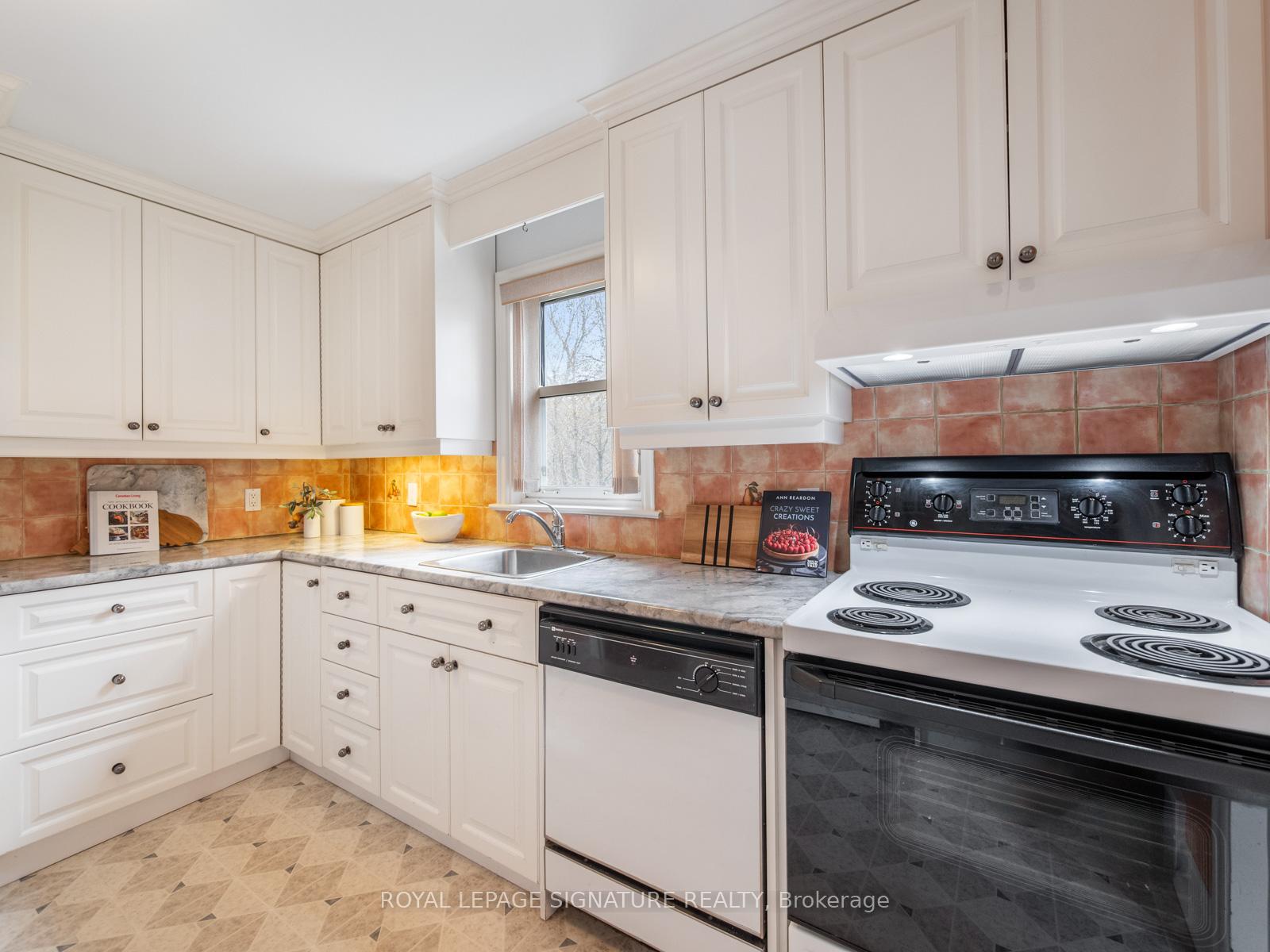 Photo 10 of 7 Notley Place, Toronto, O'Connor-Parkview — HOMEH