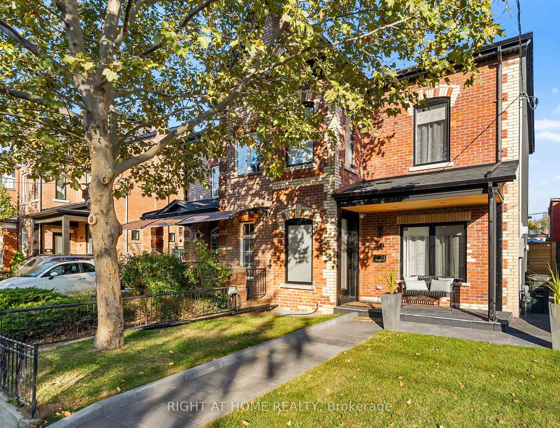 Photo 1 of 164 argyle Street, Toronto, Little Portugal — HOMEH