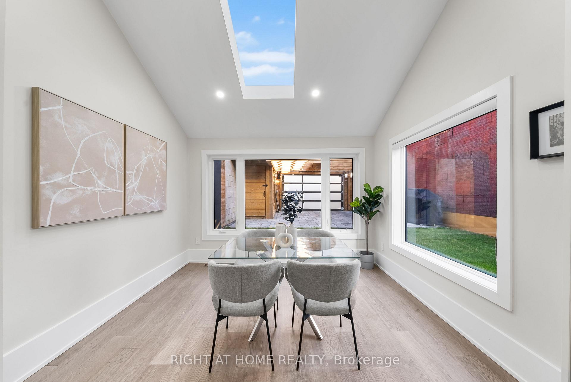 Photo 10 of 164 argyle Street, Toronto, Little Portugal — HOMEH