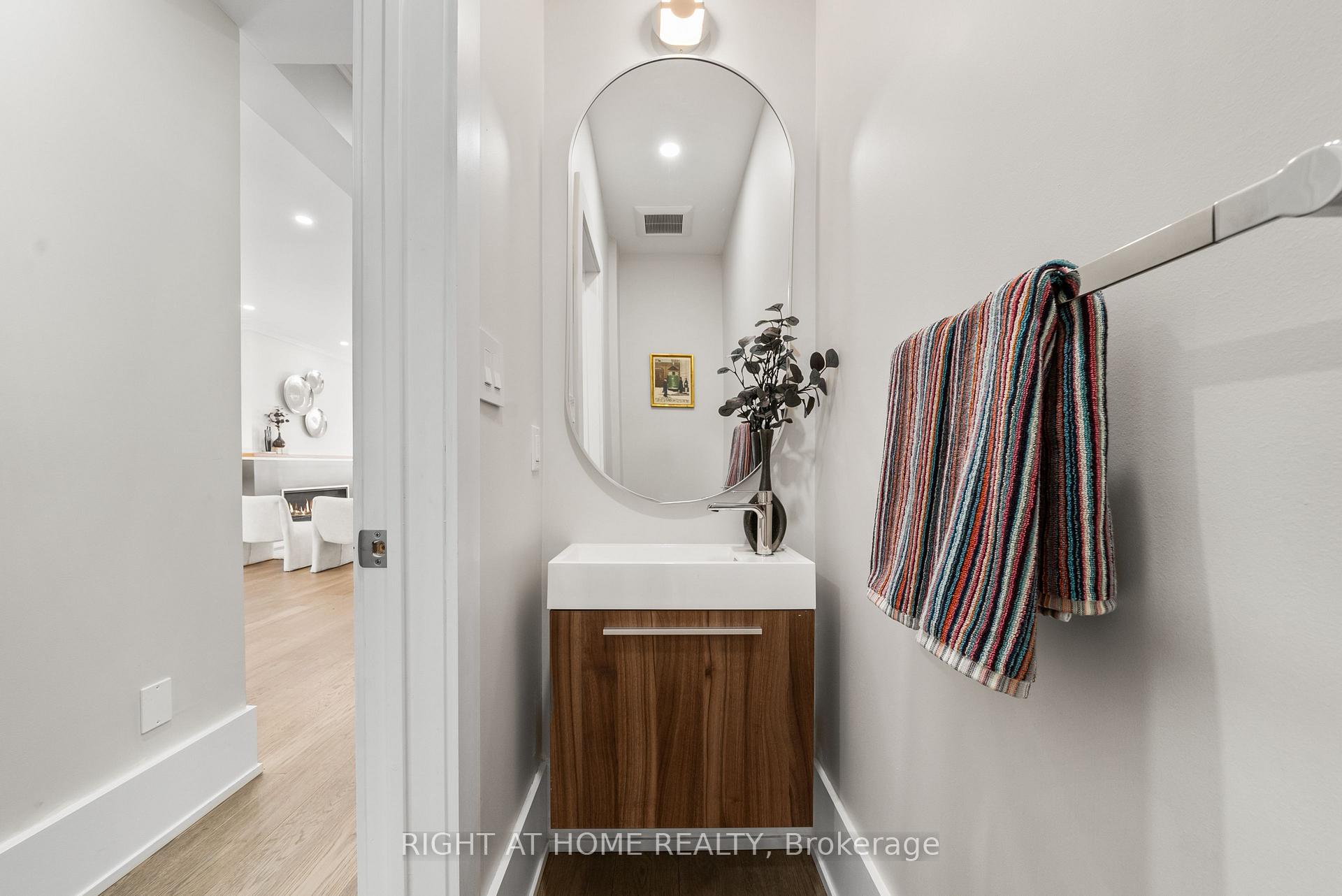 Photo 11 of 164 argyle Street, Toronto, Little Portugal — HOMEH