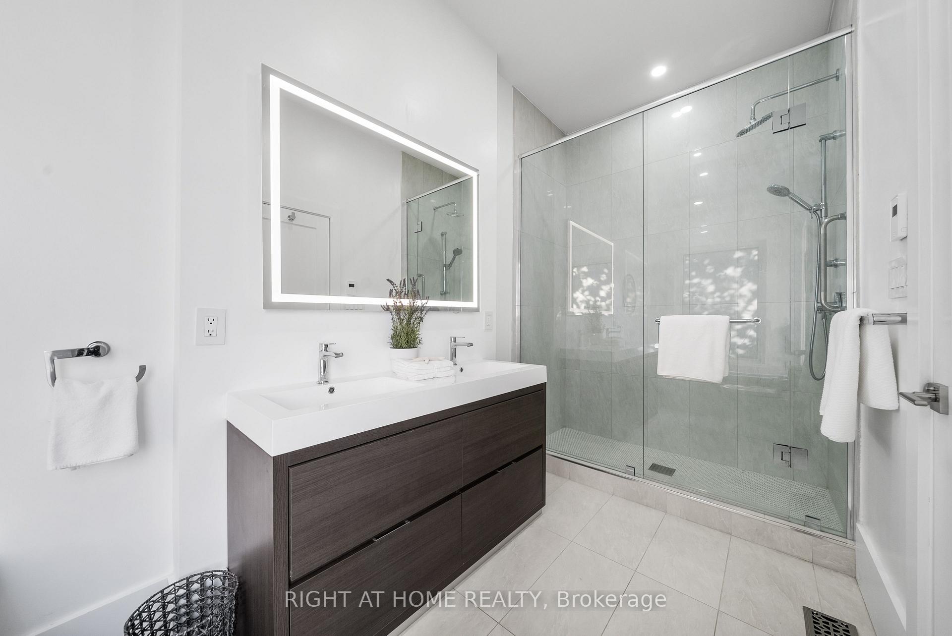 Photo 14 of 164 argyle Street, Toronto, Little Portugal — HOMEH