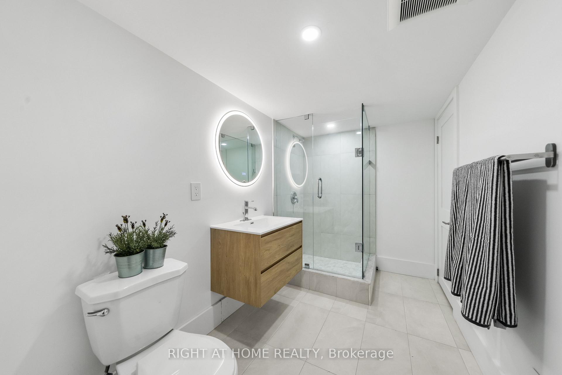 Photo 19 of 164 argyle Street, Toronto, Little Portugal — HOMEH