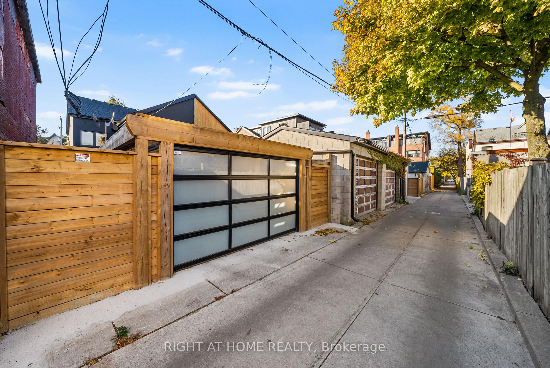 Photo 20 of 164 argyle Street, Toronto, Little Portugal — HOMEH
