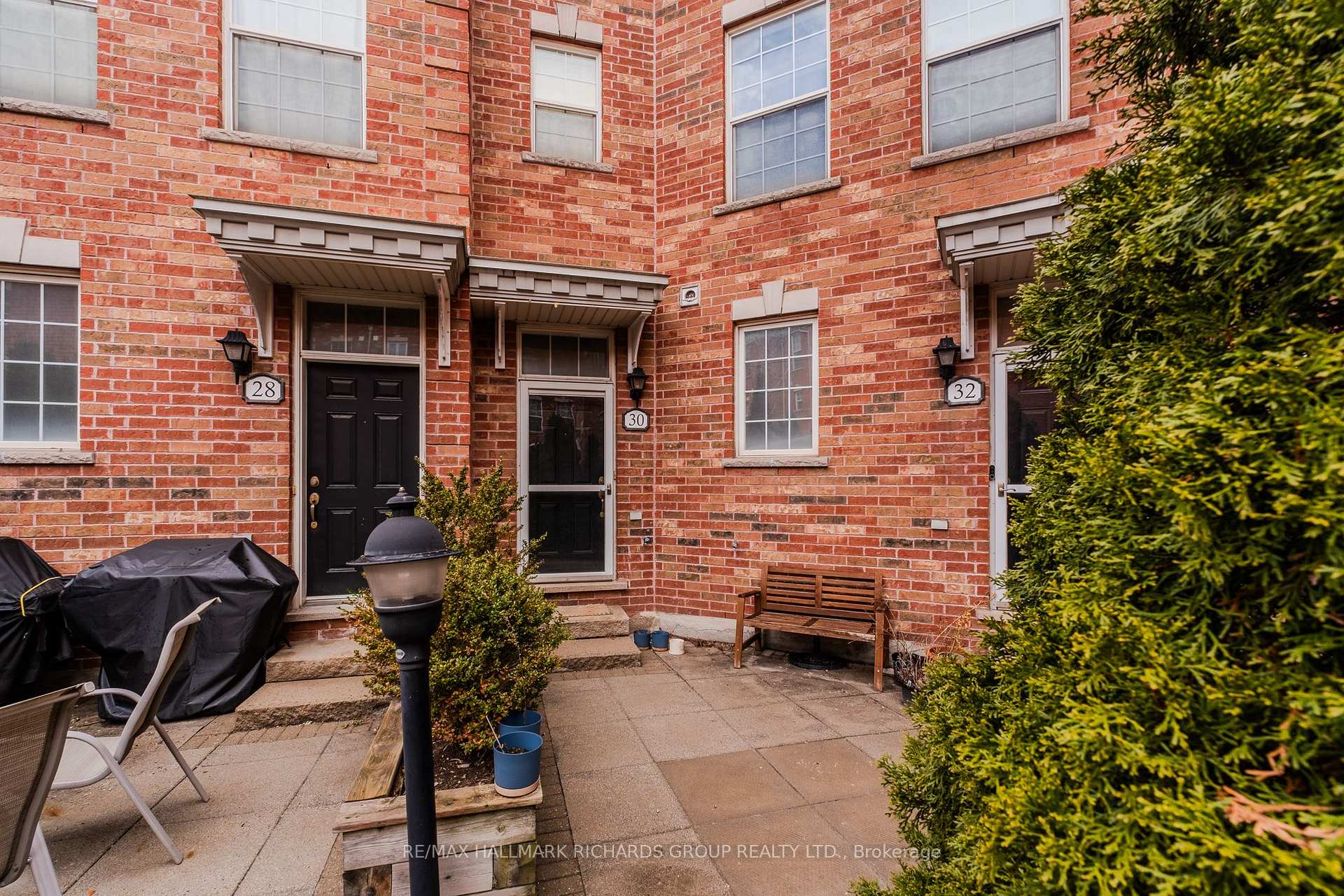 Photo 5 of 30 Fairhead Mews, Toronto, East End-Danforth — HOMEH
